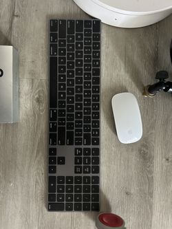 Apple: Magic Keyboard & Magic Mouse