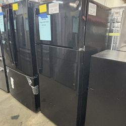 GE Top Freezer Refrigerator – 17.5 Cu Ft (Black)