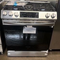 NEW OPEN BOX SAMSUNG GAS SLIDE IN STOVE 30”WIDE 