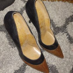 WOMAN'S SHOES