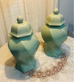 Set of 2 Decorative Vases - Excellent Condition