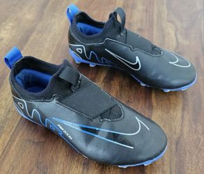 Nike Jr. Mercurial Zoom Air Soccer Cleats Youth 1.5Y Black Blue DJ5616-040 Kids

Size 1.5. From non smoking pet free home. Will ship out same/ next da