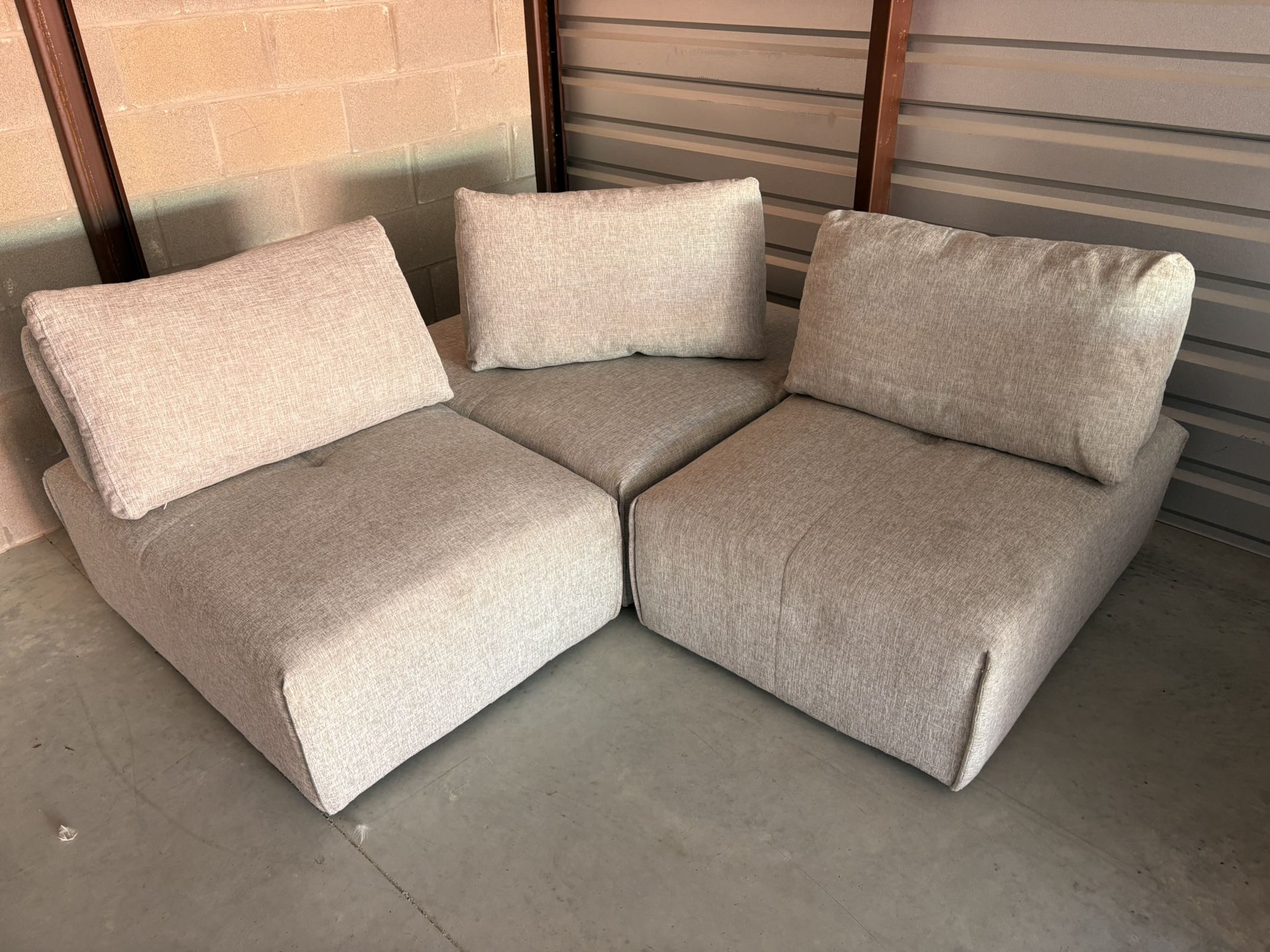 *DELIVERY* Modular 3 Piece Lainey Sectional Sofa Couch