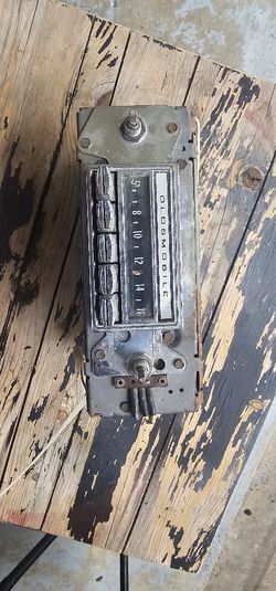 '69-'72 Cutlass Radio $15
