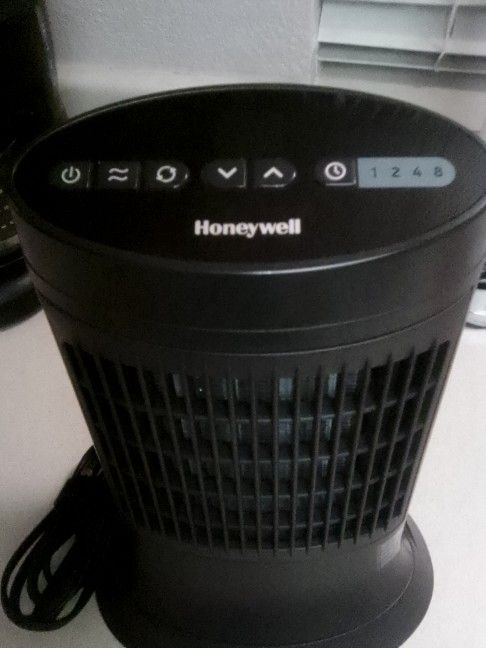 Honeywell Digital Personal Ceramic Heater HCE 311 Electric