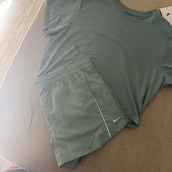 Large Nike Outfit 