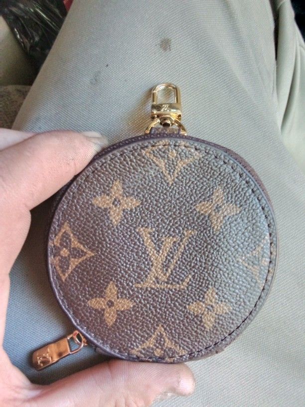Louis Vuitton Coin Purse for Sale in WA OfferUp