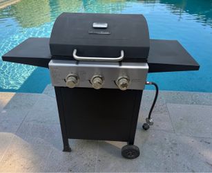 Delivery Available! Master Cook 3 Burner Gas Propane Grill BBQ Works great! Does not include propane tank. Both side tables fold down for easier stora