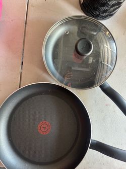 2 Tfal pans