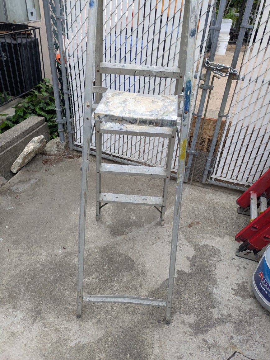 5 Feet Ladder