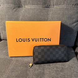 Authentic Louis Vuitton Zip Wallet
