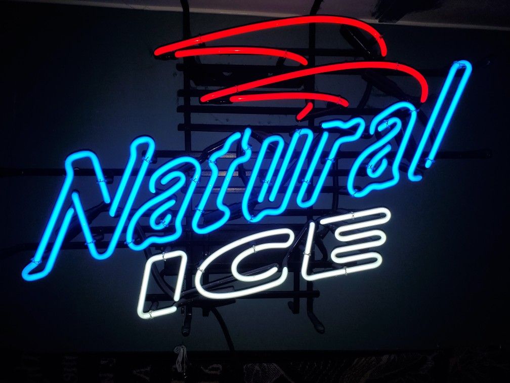 BEER GLASS TUBE NEON LIGHT..PRETTY BIG SIZE..COMES WITH DIMMER..PRETTY BRIGHT TEST IT BEFORE YOU BUY IT...