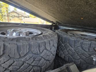 Tires 285/70R17