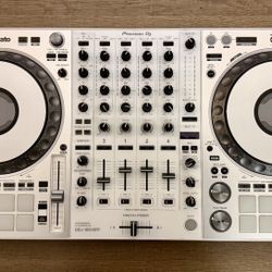 🎧 Pioneer DDJ-1000SRT DJ Controller – Limited Edition White & Silver 🎧 💰 $1,400 or best offer  📍 Location: Norwalk, CA 📦 Condition: Excellent 🔌 