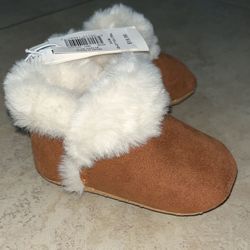 Old Navy Baby Boy’s / Girl’s Cozy Faux Fur Boots, Size 3-6 Months 
