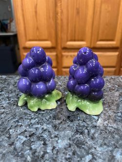 Vintage Royal Bayreuth Pair of Grape Salt and Pepper Shakers.  Stamped on the bottoms.  With original cork stoppers.  Size approximately 3 1/2 inches 