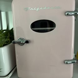 Frigidaire Mini Fridge 