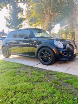 Mini Cooper 2012 (Low Mileage)