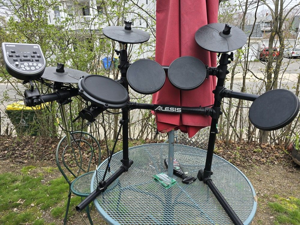 Alesis^ Dm6 Drum 🥁 Set.. 90%complete 