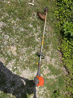 Husqvarna 224L weed trimmer