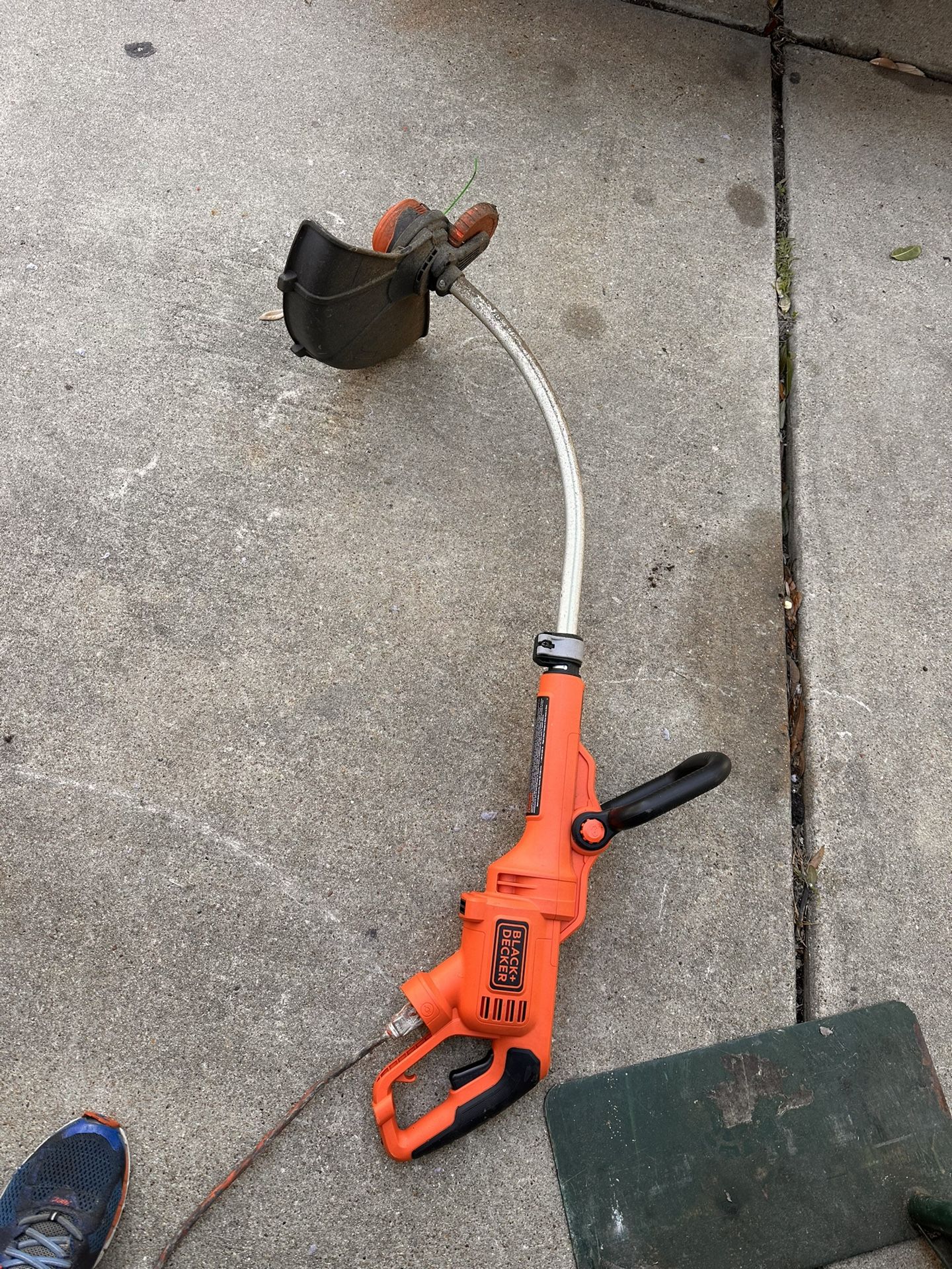 Black & Decker Corded String Trimmer