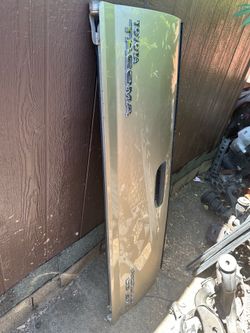2007. Toyota tacoma. Tail gate.