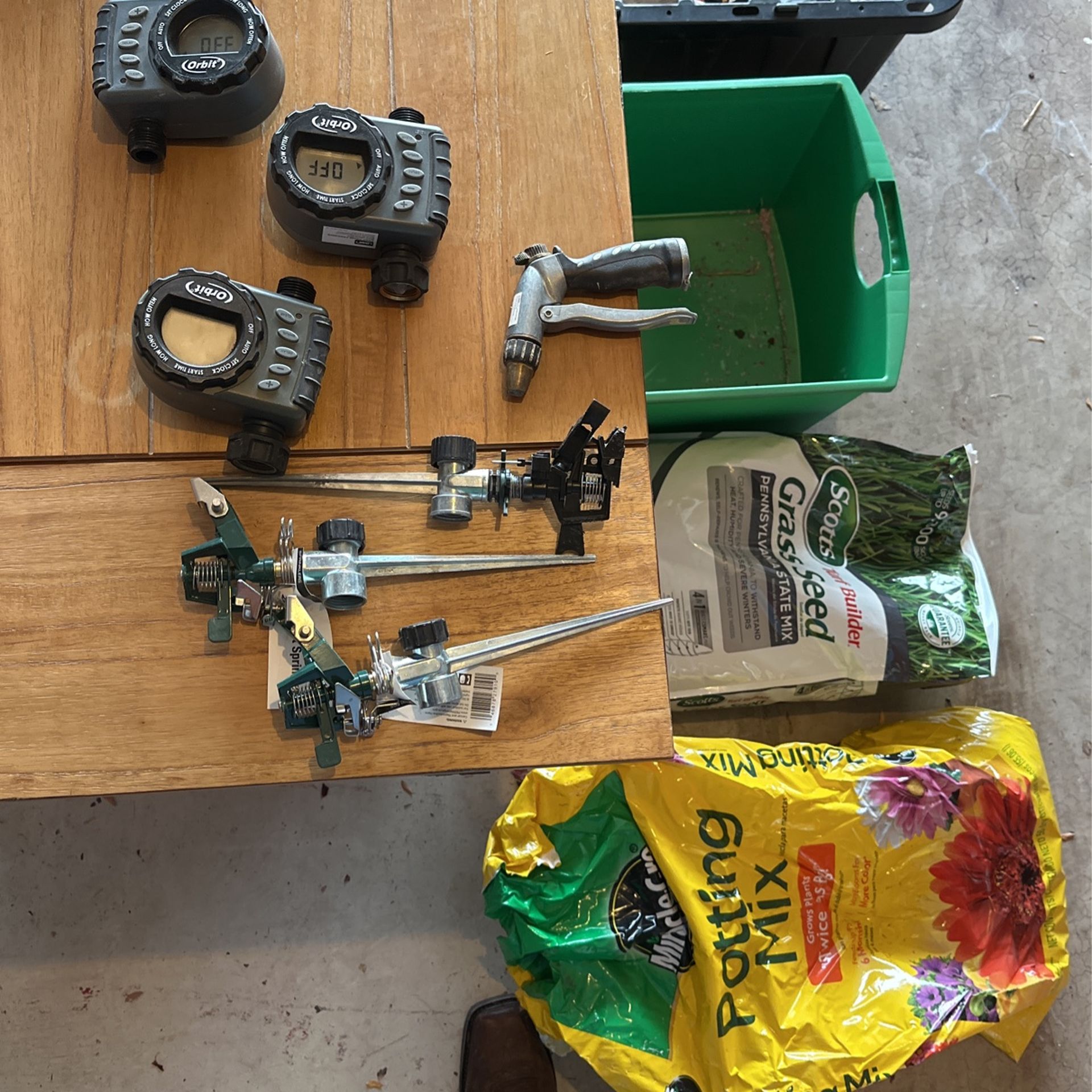 BRAND NEW Garden / Sprinklers / Grass Seed