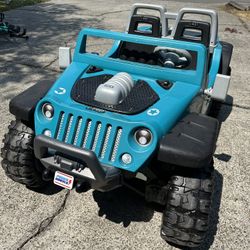 Kids Ride-on Jeep (rechargeable) 