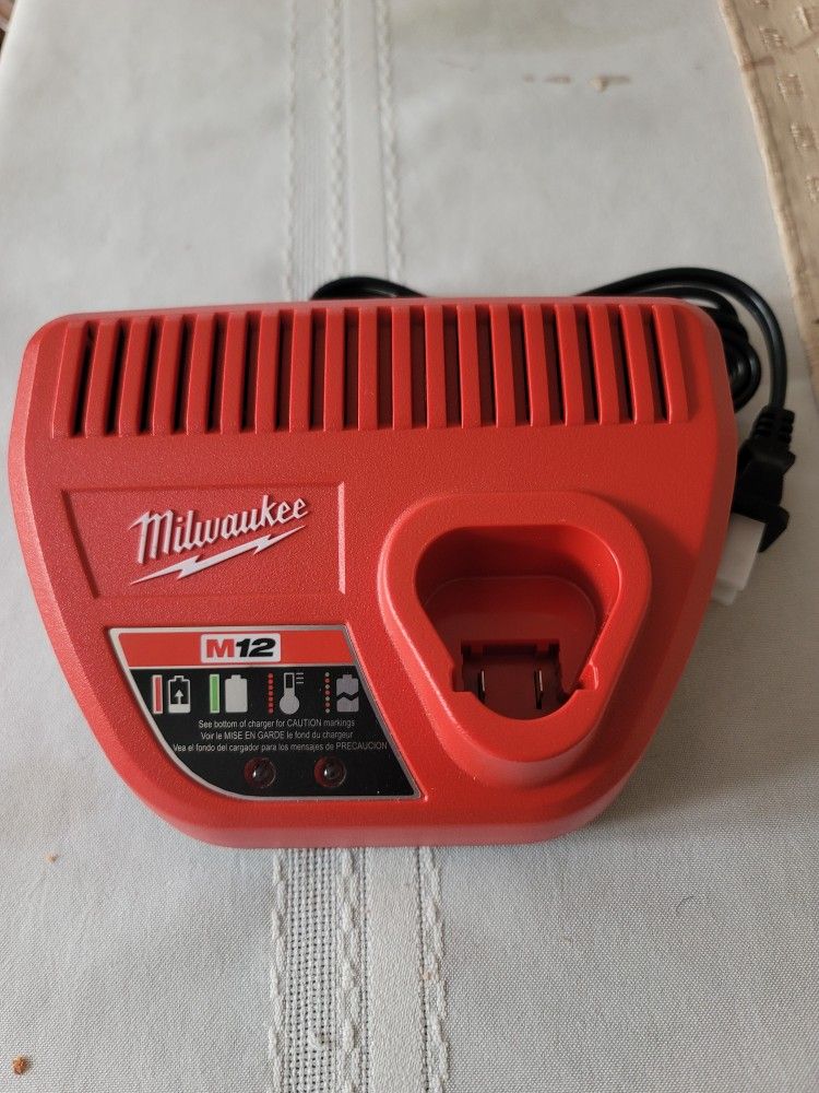 Milwaukee M12 Charger