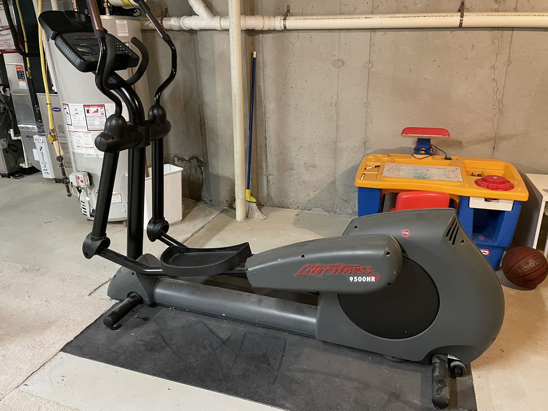 Life Fitness Elliptical Machine