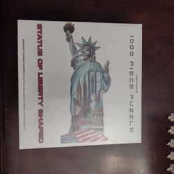 1000pc Statue of Liberty Shaped Puzzle, Has Image Of Twin Towers