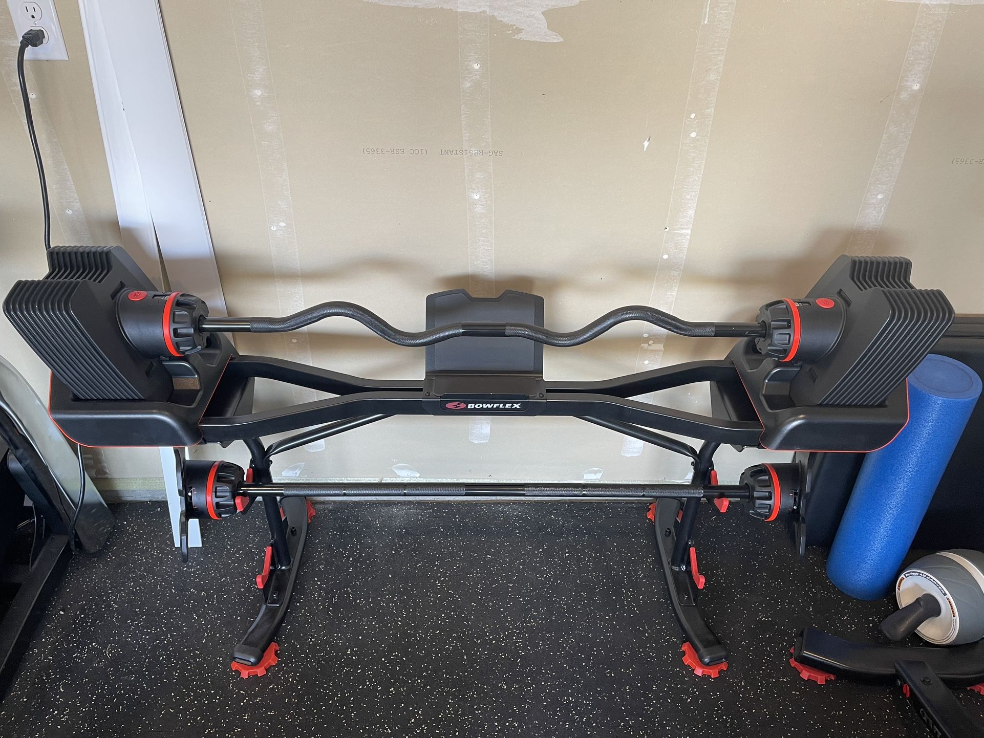 BowFlex SelectTech 2080 Adjustable Barbell with Curl Bar, Extra Weights, And Stand. 