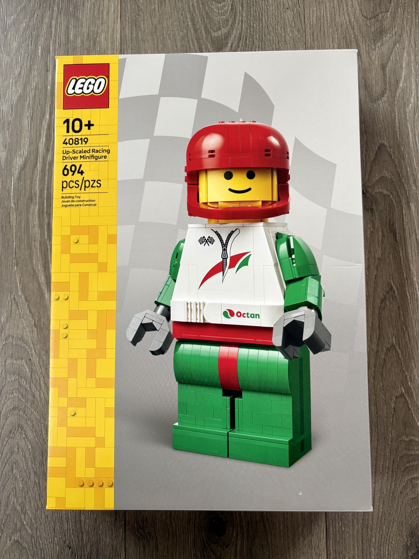 New LEGO Up-Scaled Racing Driver Minifigure 40819