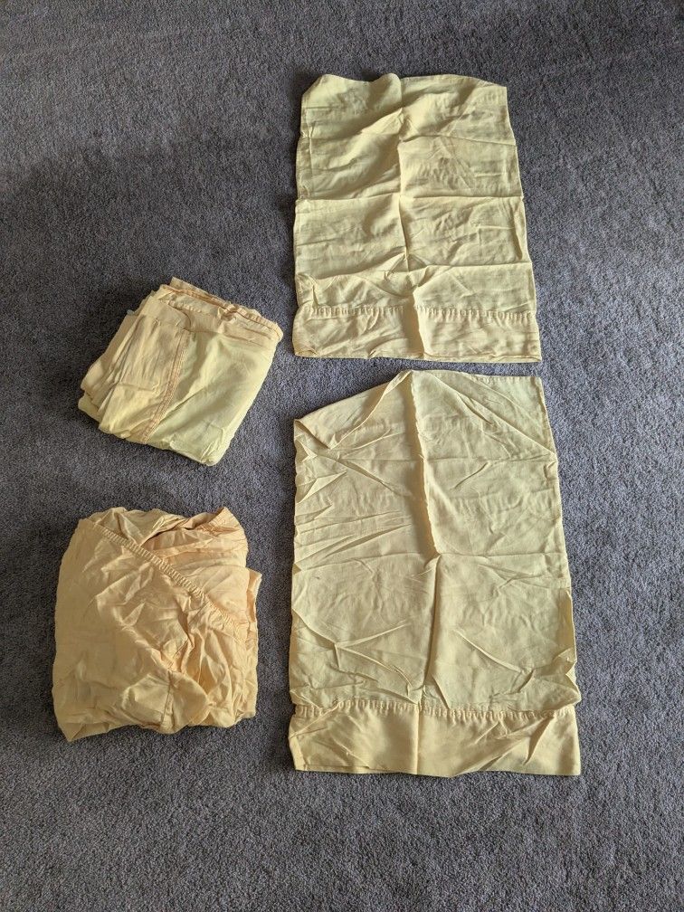 Ultra Soft 4-Piece BedSheet Set Full. Golden Yellow Flat, Fitted Sheet, 2 Pillowcases.
Flat Sheet: 96" L x 81" W