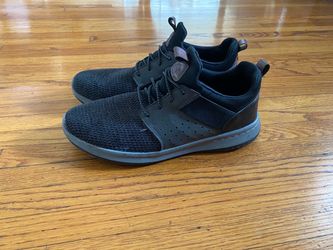 Skechers Black Mesh Low-Top Sneakers 9.5 size