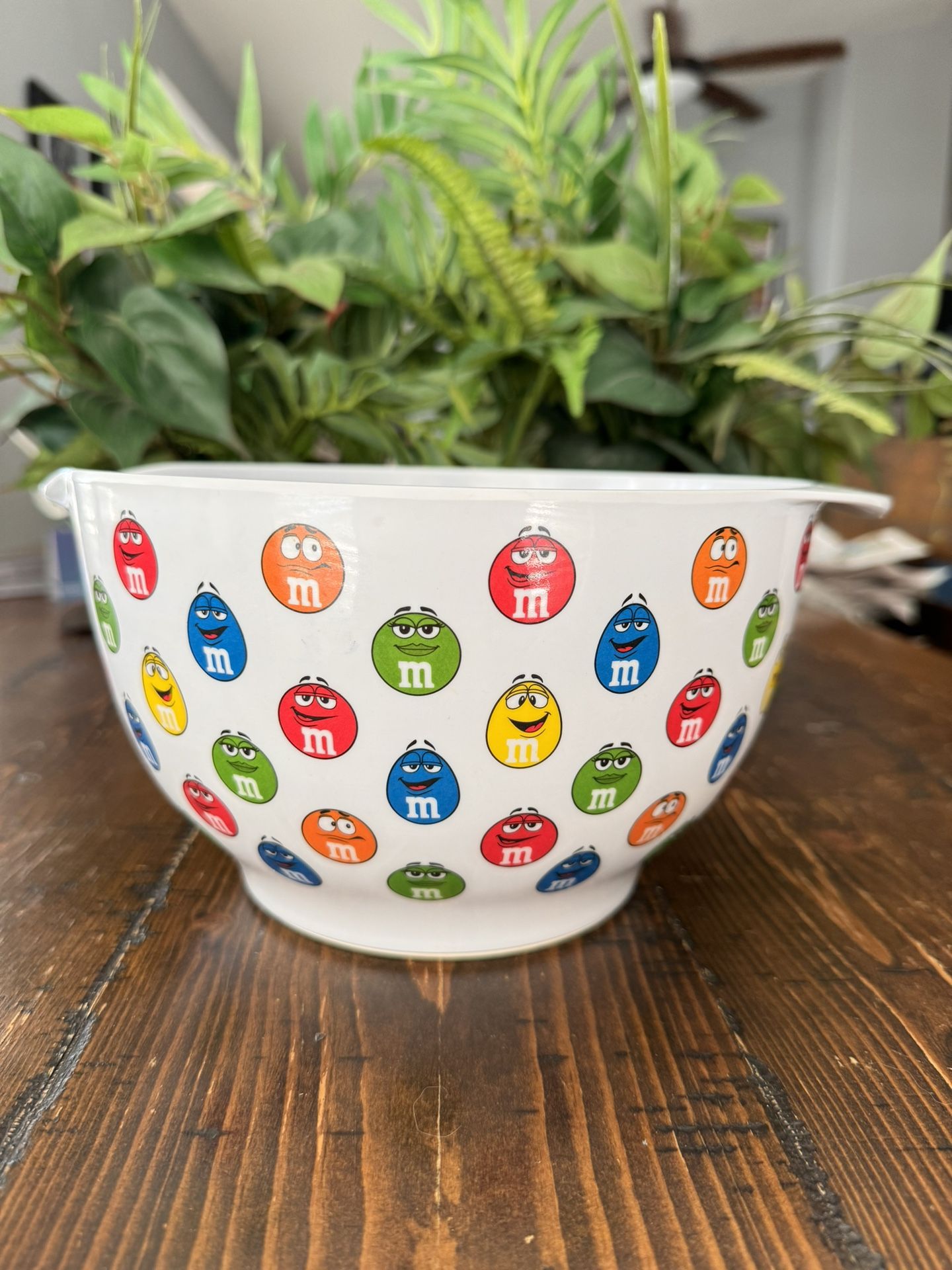 M&M Multiple Character Plastic Mixing Bowl With Pour Spout 5” Tall 10” Wide