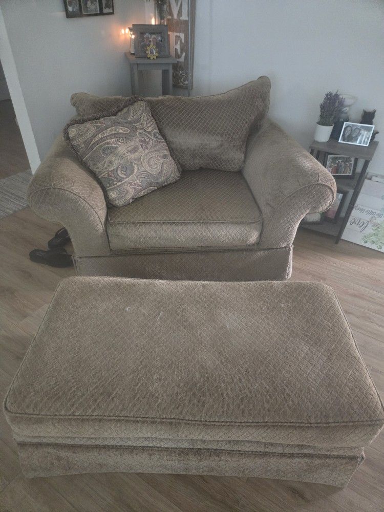 Chair With Ottoman