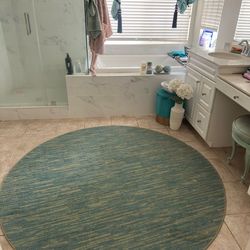 Entire bathroom decor