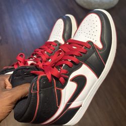 Bloodline Jordan 1 Great Condition 