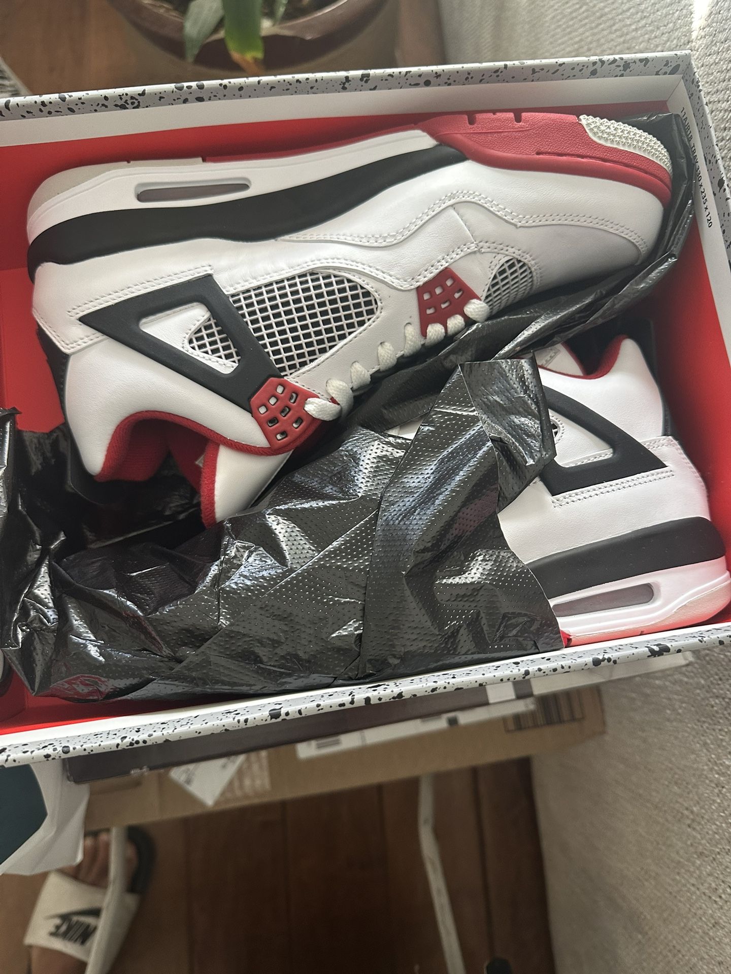 Jordan Retro 4 Fire Red