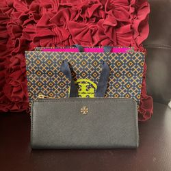 TORY BURCH (86078) EMERSON BLACK SAFFIANO LEATHER L- ZIP CONTINENTAL WALLET, Tory Burch shopping bag and tissue avail upon request 