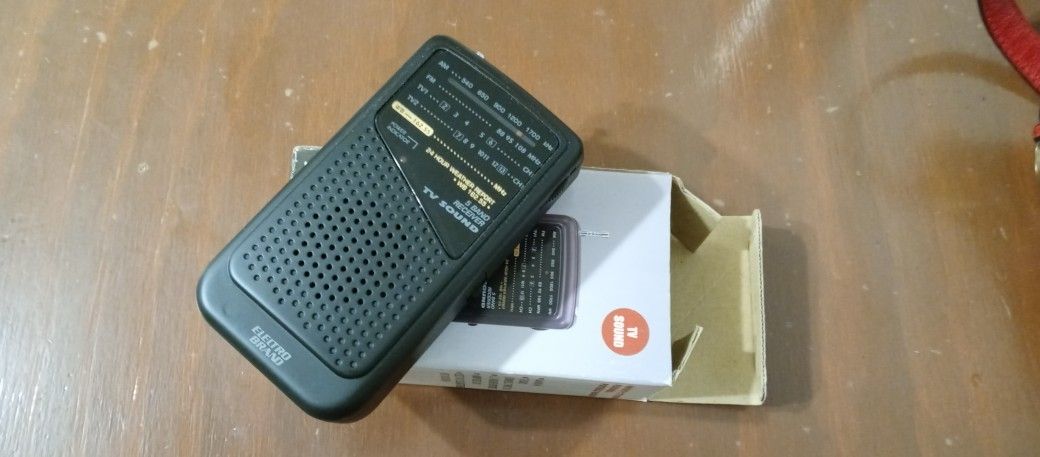 Radio Electro Brand AM/FM/TV1/TV2 Radio With Antenna