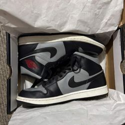 Air Jordan 1 Mid GS 'Shadow'