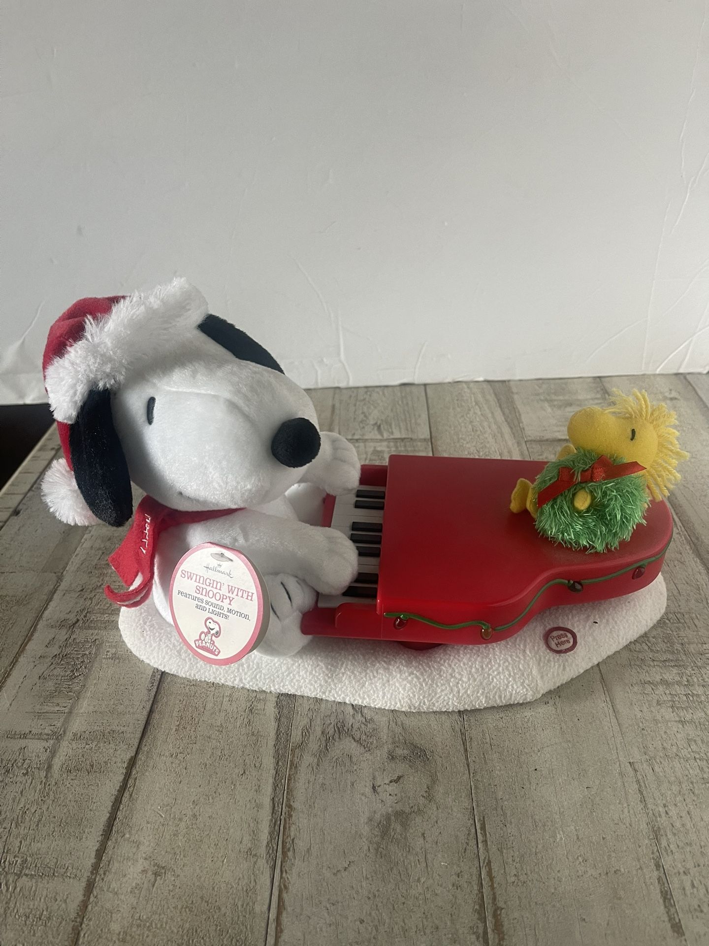Hallmark Snoopy Playing The Piano With Woodstock Happy Holidays lighted Works