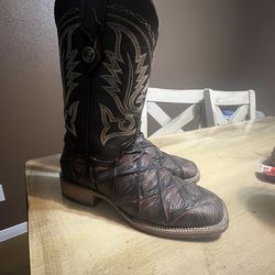 Boots size 8