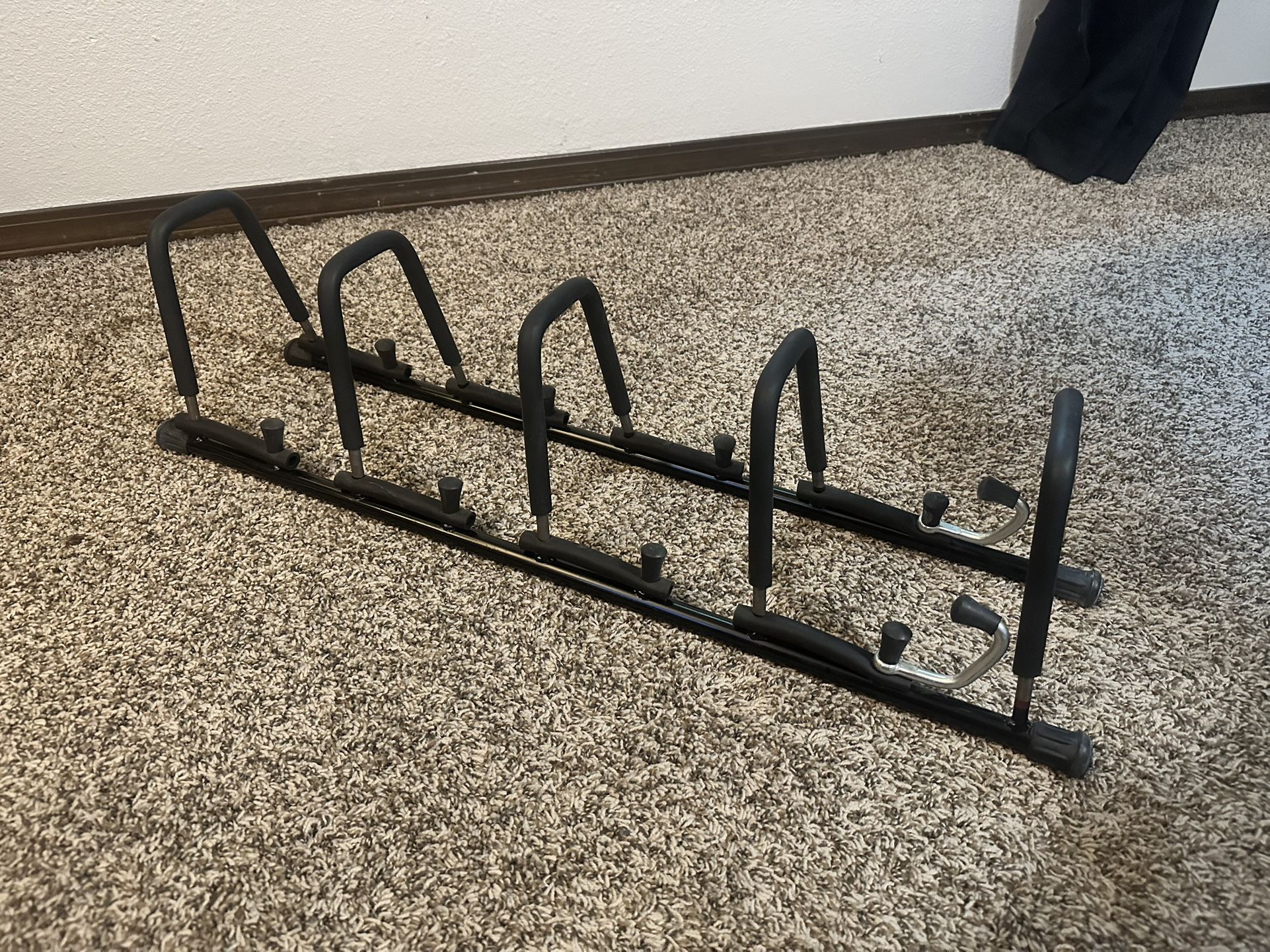 4 Guitar or Bass Guitar Stand