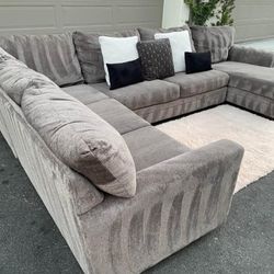 Huge Grey Sectional Couch Sofa From Ashley Furniture In Excellent Condition - FREE DELIVERY 🚛