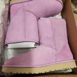 Womens Uggs, Wildflower,  Size 9