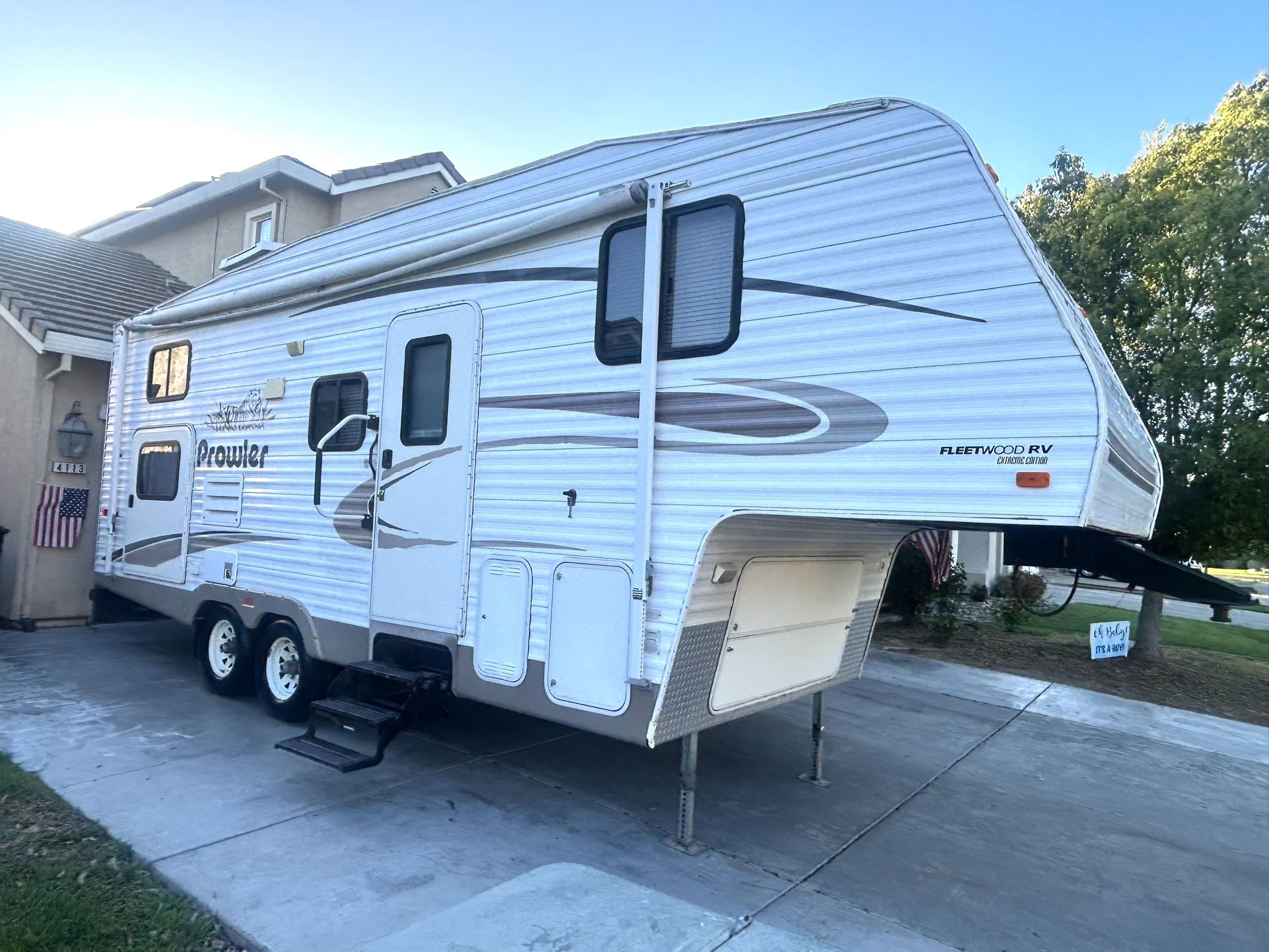 2006 PROWLER 26ft Very Large Slide Out One Owner Very Clean