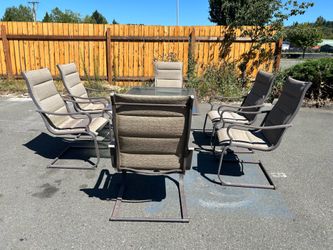6-Piece Outdoor Patio Dining Set – Excellent Condition